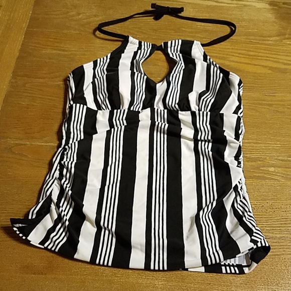 New Island Escape Striped High-Neck Tankini Top - Picture 3 of 6
